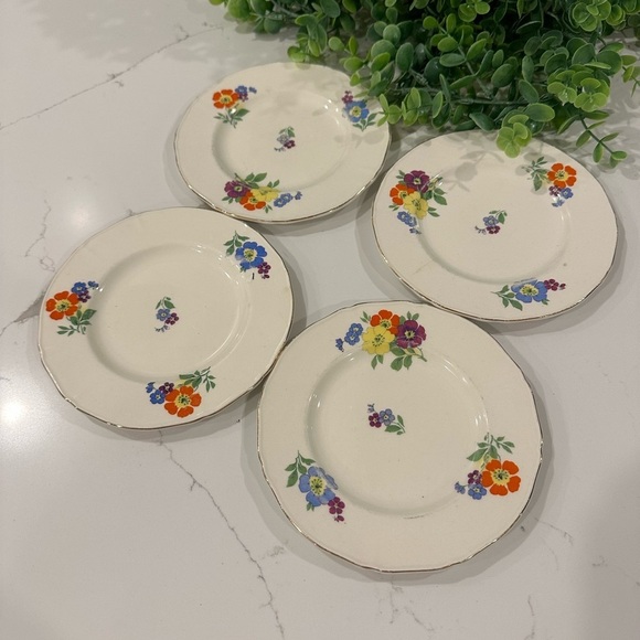 Alfred Meaken England Freda Floral Pattern white dish ware Vintage gold trim (4) - Picture 1 of 7